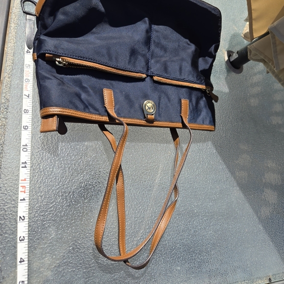 MICHAEL KORS KEMPTON POCKETS SHOULDER BAG LEATHER / NYLON - Picture 11 of 15